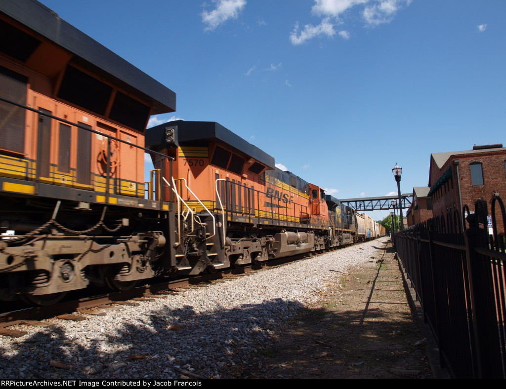 BNSF 7570